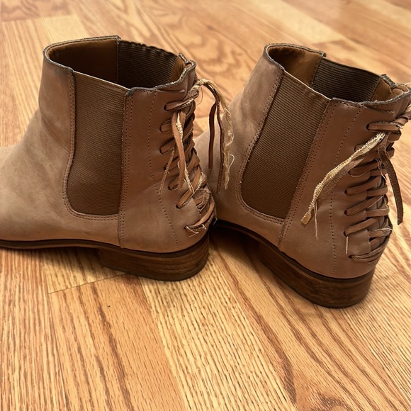 Aldo Tan Chelsea Booties with Lace Back (8.5) - Picture 6 of 8